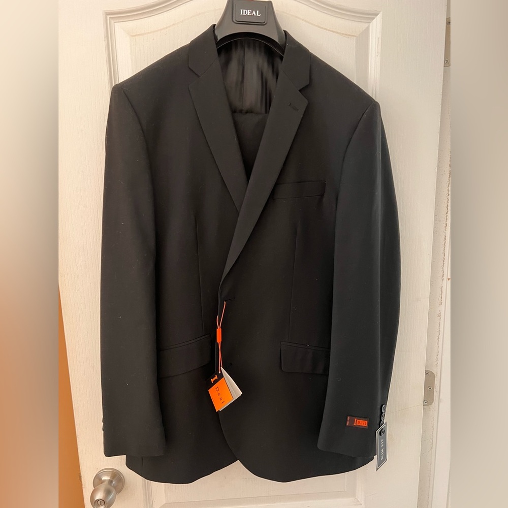 Men’s 3 piece suit, black, brand new with a tag, slim fit, jacket 44L, pants 38L
